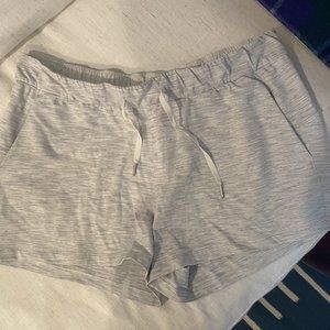 Lululemon Women's Size 14 ON THE FLY SHORT *2.5"